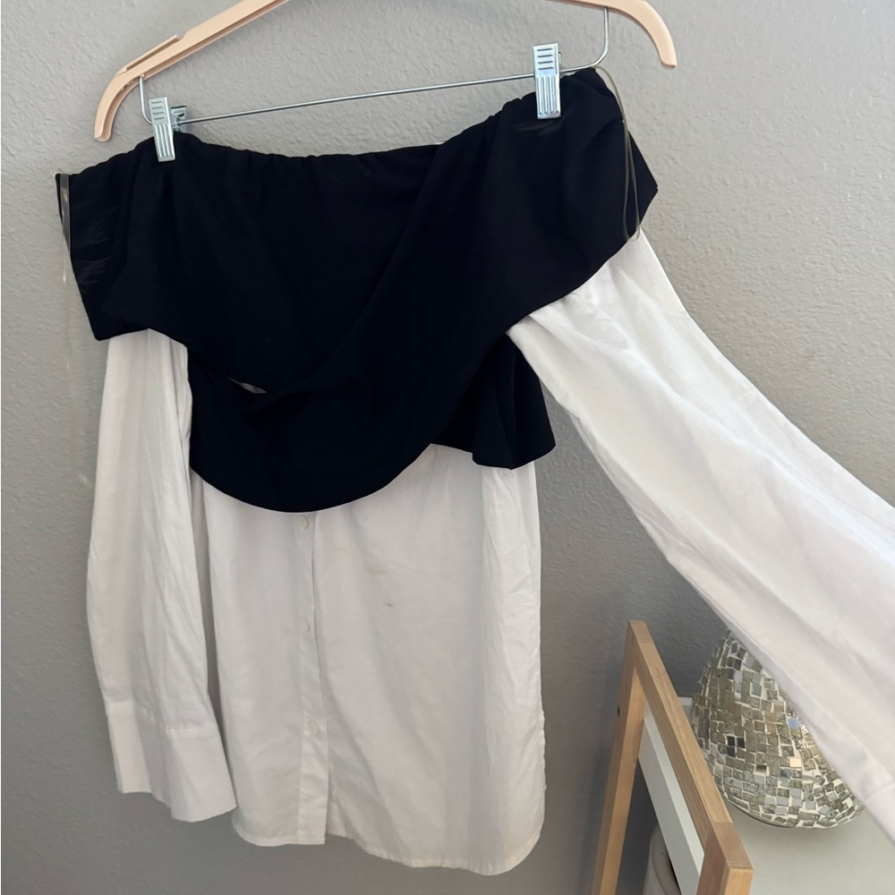 Perfect condition! Elegant Black and White Top - Picture 9 of 16